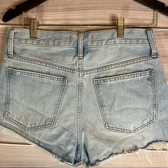 MADEWELL Relaxed Denim Shorts in Cedarcroft Wash - Picture 7 of 10